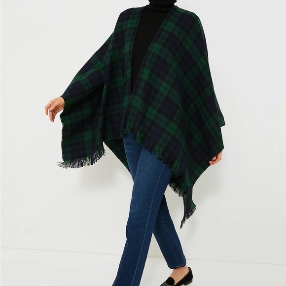 DAVID AND YOUNG

Exclusive Black Tartan Ruana Poncho - Picture 2 of 7